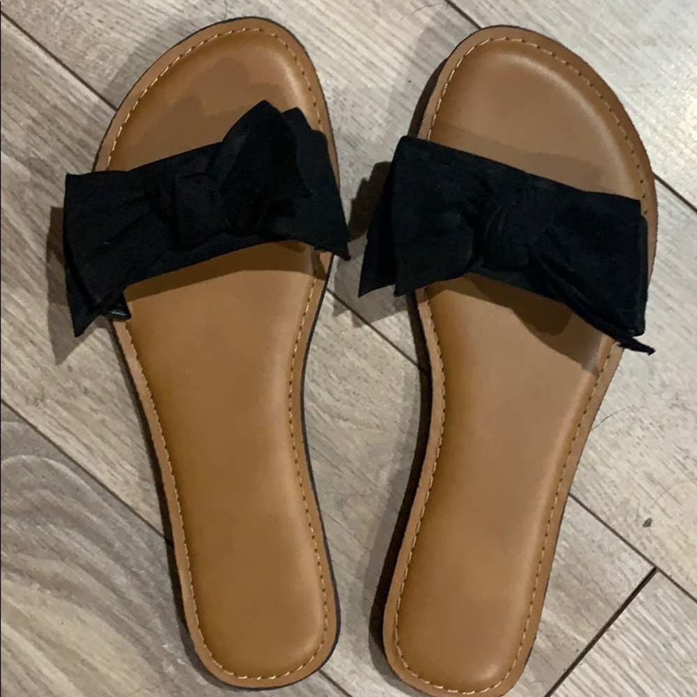 Like new bow sandals
